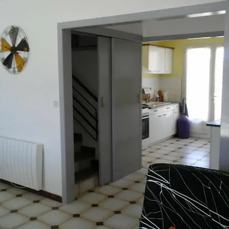 Maison Semussac, 4 Pieces, 6 Personnes - Fr-1-305c-14 Sémussac